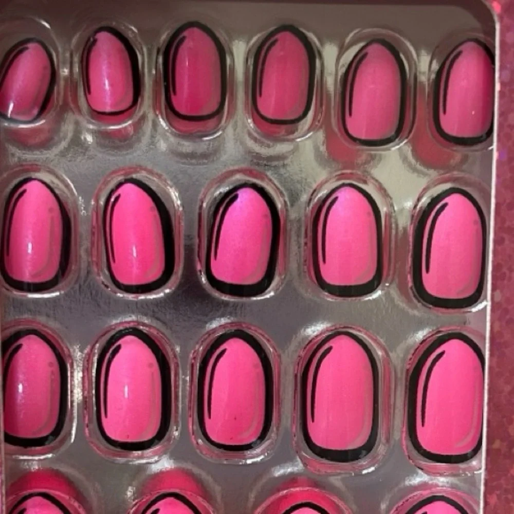 Girls Press On Faux Nail Set Vegan Pink and black Claire’s Girls Host Pick New
